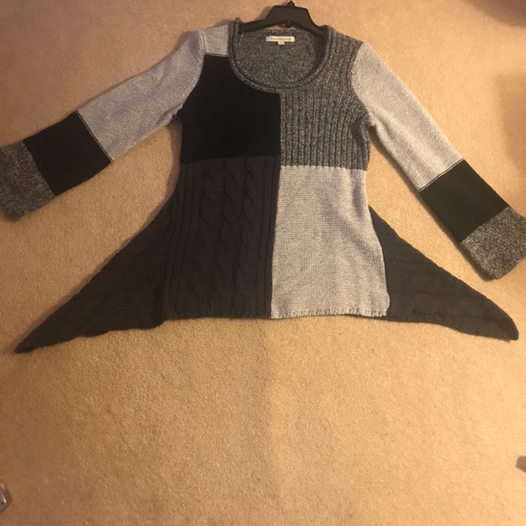 Colorblocked Sweater - Picture 9 of 10